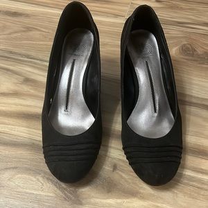 New directions black suede wedge 7.5